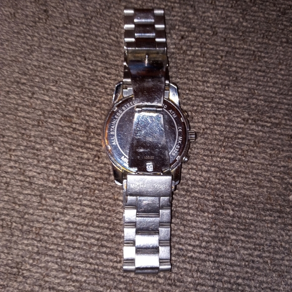 Watch - Picture 2 of 3